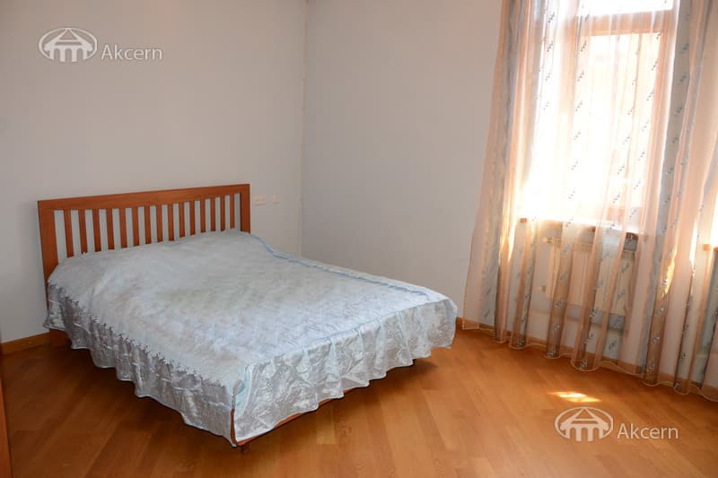 Особняк · 5 комн. · 300 м² · Арабкир