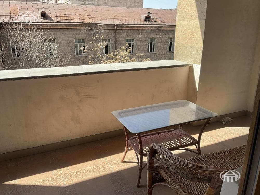 Apartment · 3 rooms · 139 m² · Kentron
