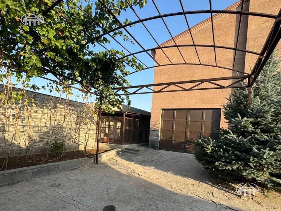 Mansion · 5 rooms · 367 m² · Nor Erznka