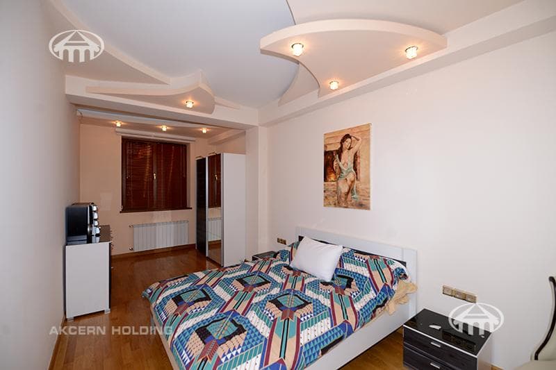 Apartment · 5 rooms · 298 m² · Kentron