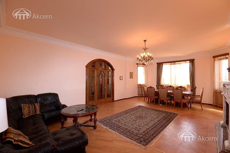 Առանձնատուն · 6 սեն. · 532 մ² · Զովունի