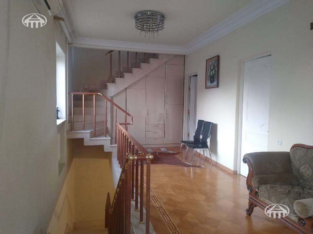 Особняк · 4 комн. · 363 м² · Кентрон