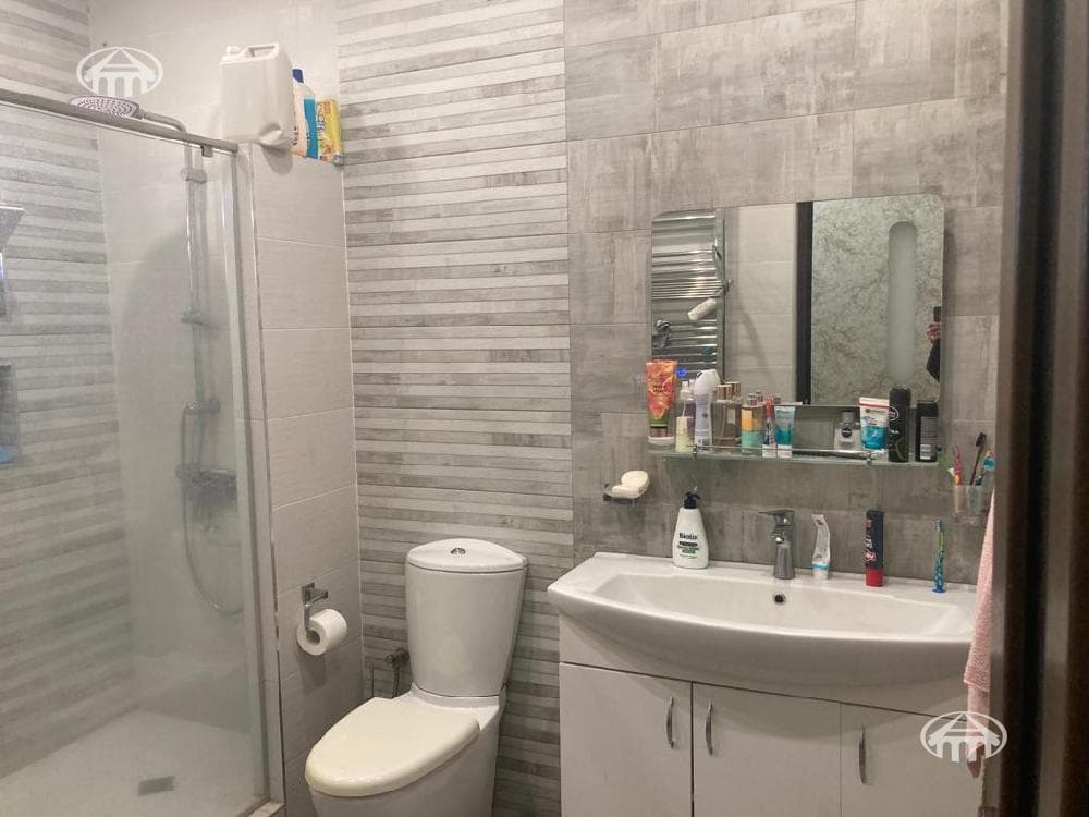 House · 5 rooms · 310 m² · Erebuni