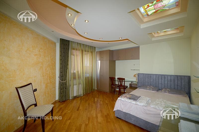 Квартира · 4 комн. · 160 м² · Кентрон