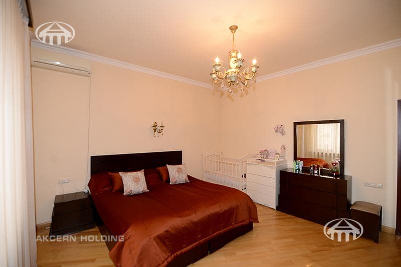Особняк · 9 комн. · 650 м² · Аджапняк