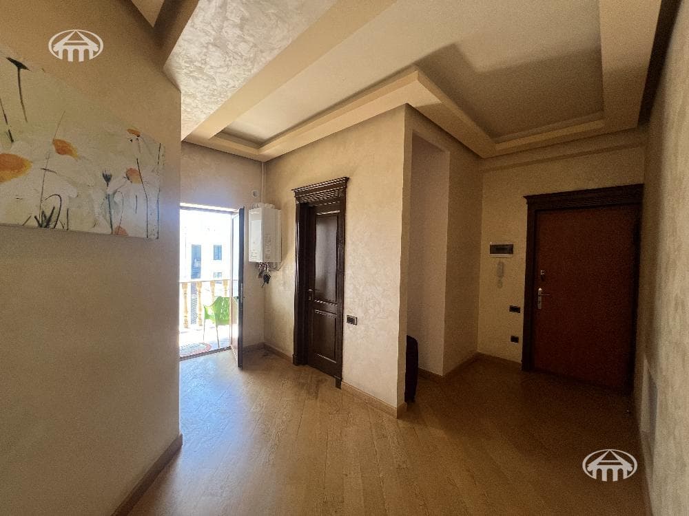 Apartment · 4 rooms · 132 m² · Kentron