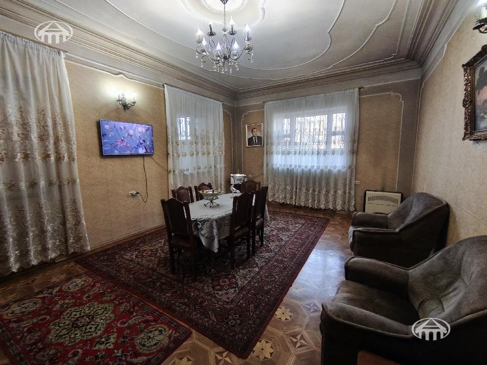 Mansion · 5 rooms · 493 m² · Erebuni