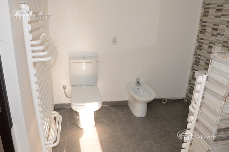 Բնակարան · 4 սեն. · 187 մ² · Կենտրոն