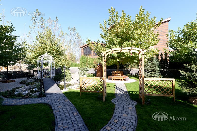 Mansion · 5 rooms · 1,014 m² · Vahagni