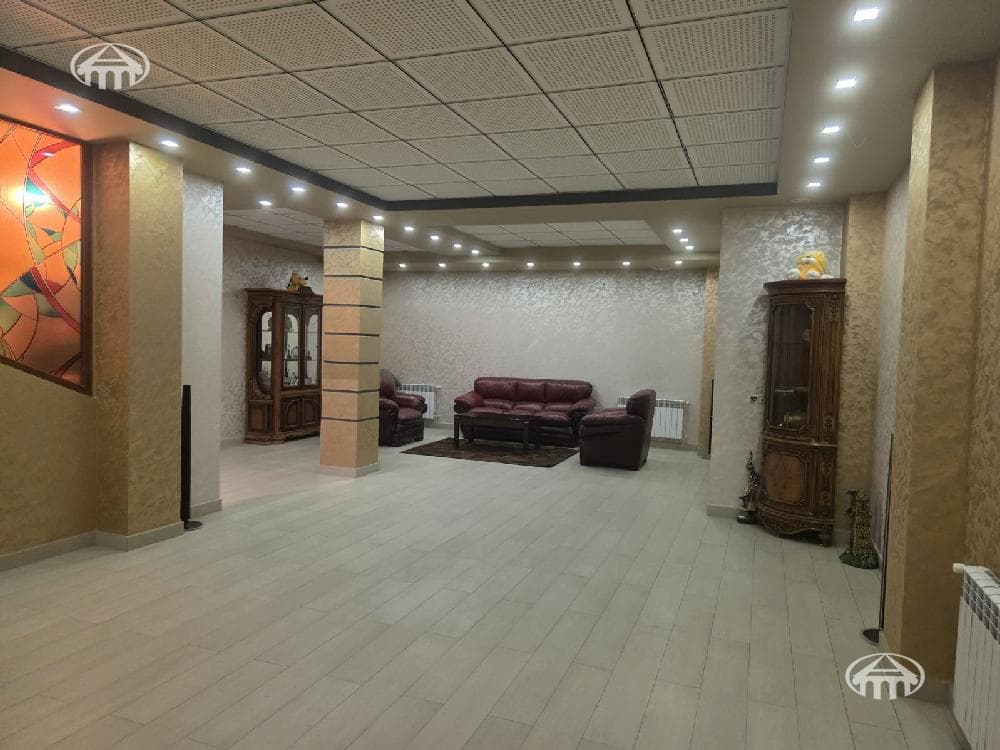 Особняк · 5 комн. · 280 м² · Аджапняк