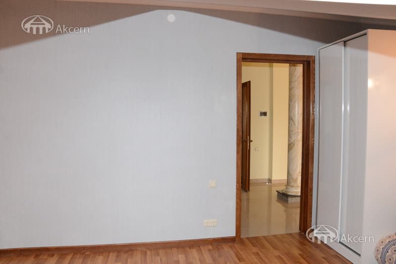 Առանձնատուն · 9 սեն. · 400 մ² · Քանաքեռ-Զեյթուն