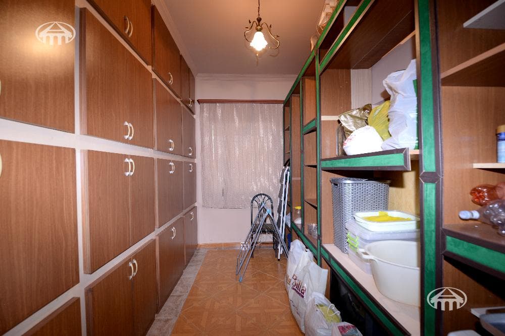 House · 4 rooms · 285 m² · Erebuni