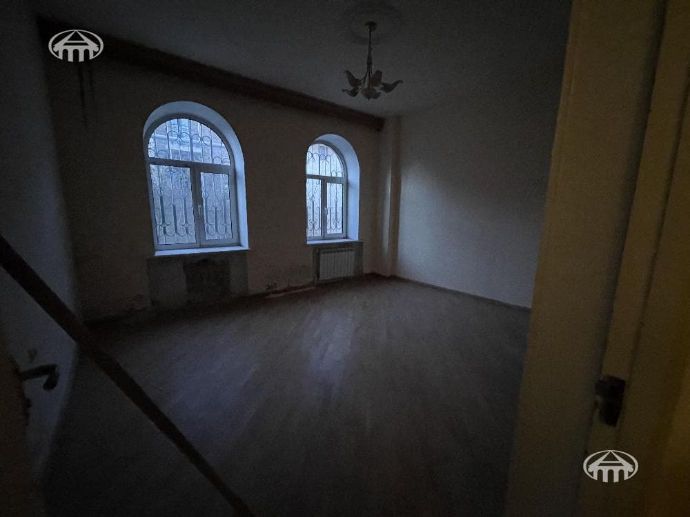 Особняк · 685 м² · Арабкир
