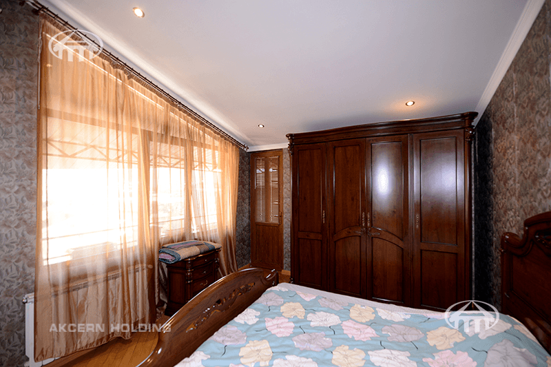 Apartment · 5 rooms · 210 m² · Kentron