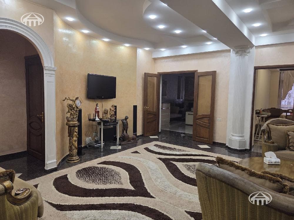 Квартира · 3 комн. · 151 м² · Кентрон