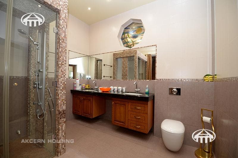 Apartment · 4 rooms · 288 m² · Kentron