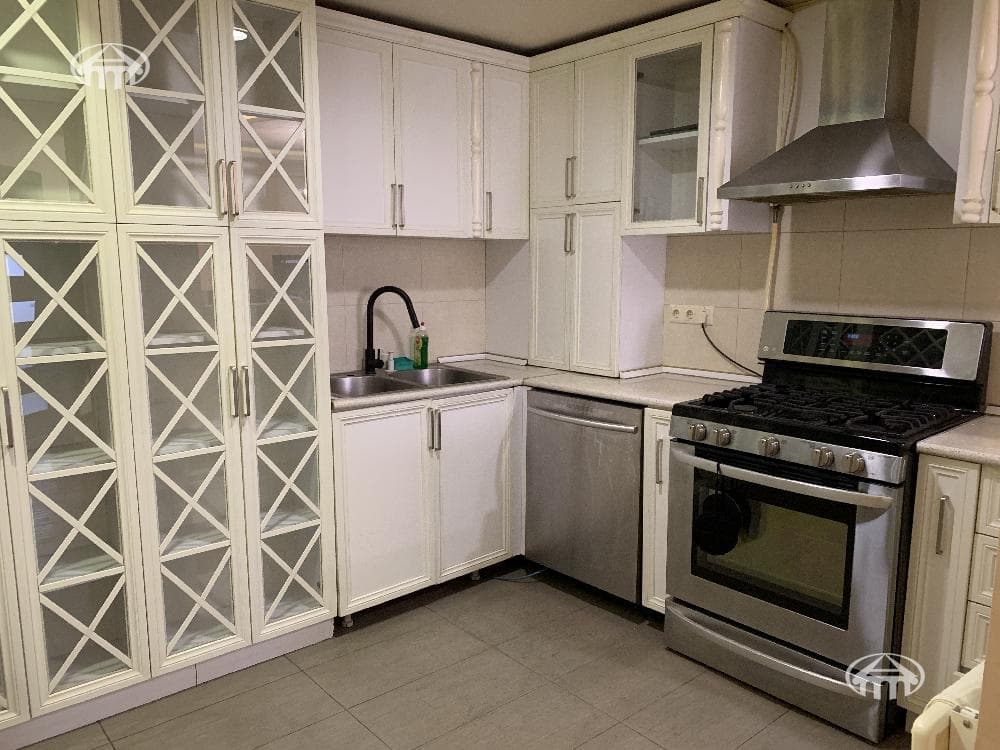 Квартира · 3 комн. · 108 м² · Кентрон