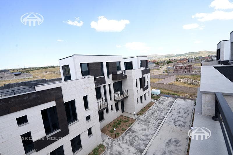 Թաունհաուս · 4 սեն. · 193 մ² · Ջրվեժ