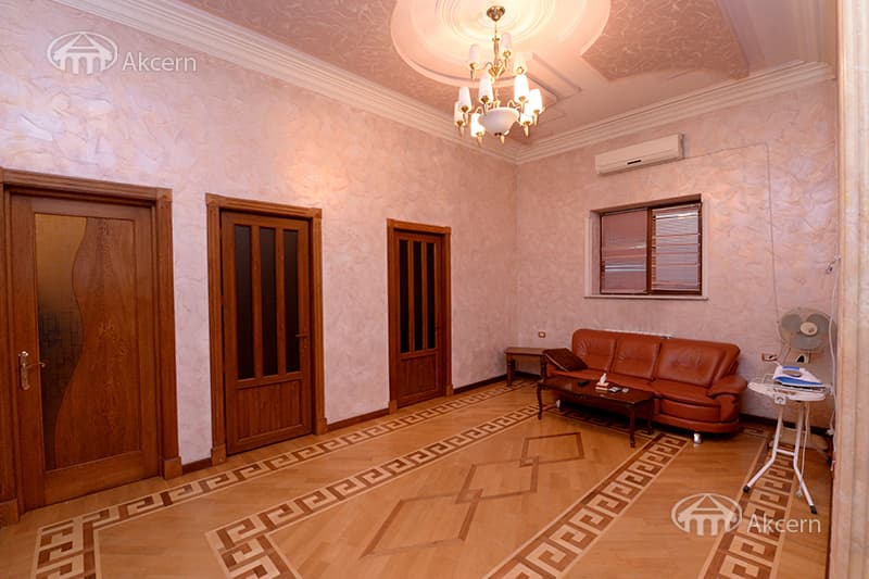 Առանձնատուն · 7 սեն. · 680 մ² · Կենտրոն
