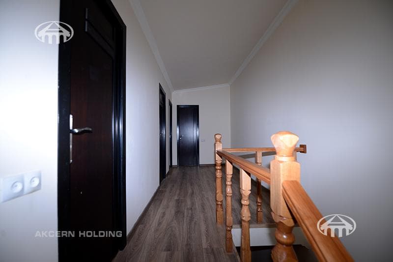 House · 6 rooms · 210 m² · Arabkir