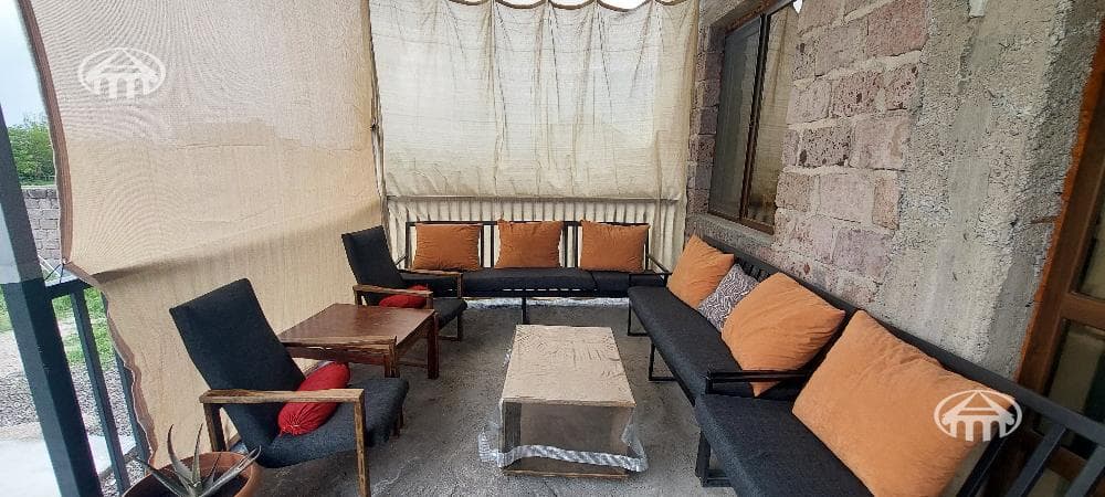Mansion · 5 rooms · 206 m² · Arinj