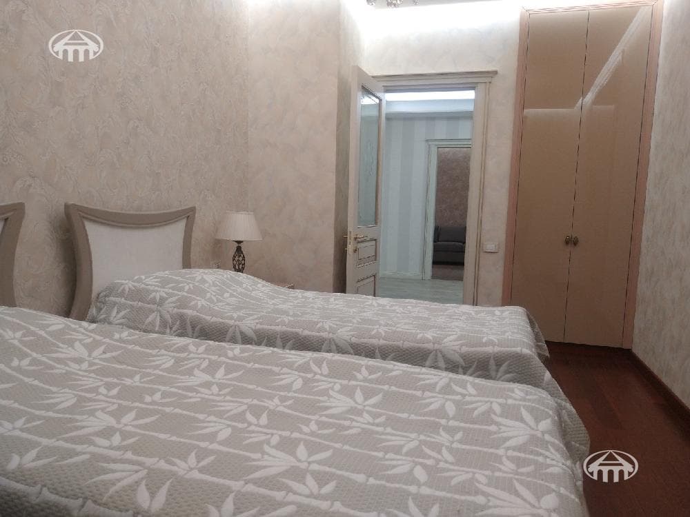 Квартира · 4 комн. · 200 м² · Кентрон