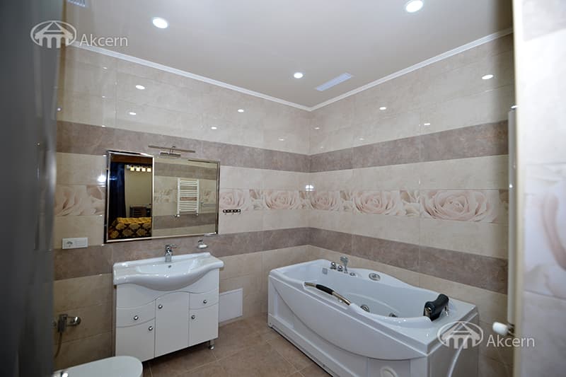 Apartment · 4 rooms · 280 m² · Kentron