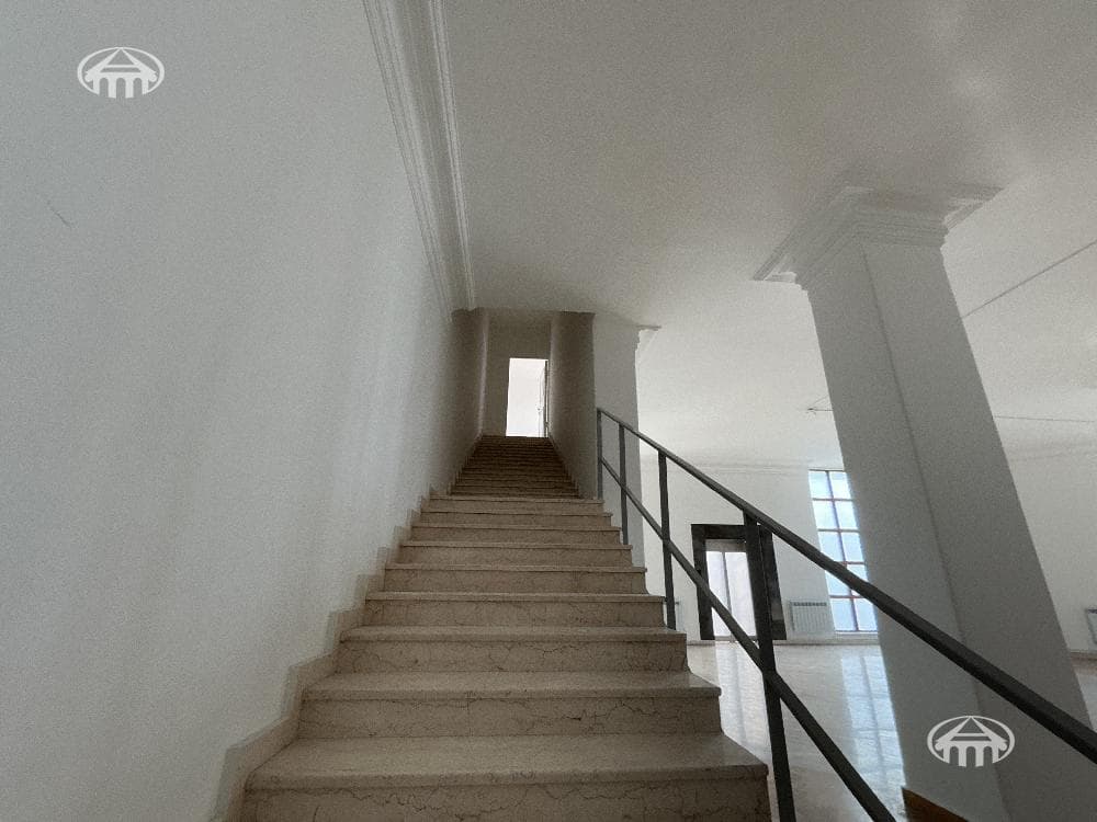 Hotel · 9 rooms · 956 m² · Kentron