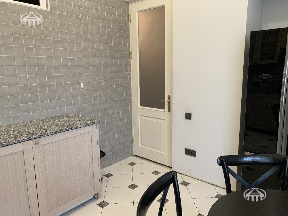 Apartment · 2 rooms · 77 m² · Kentron