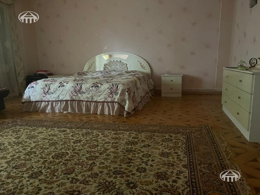 Mansion · 8 rooms · 425 m² · Gugark