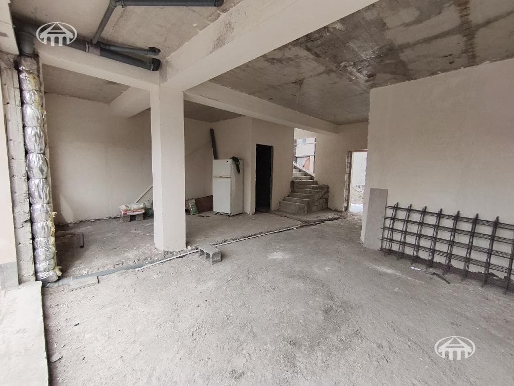 Mansion · 4 rooms · 156 m² · V.Ptghni