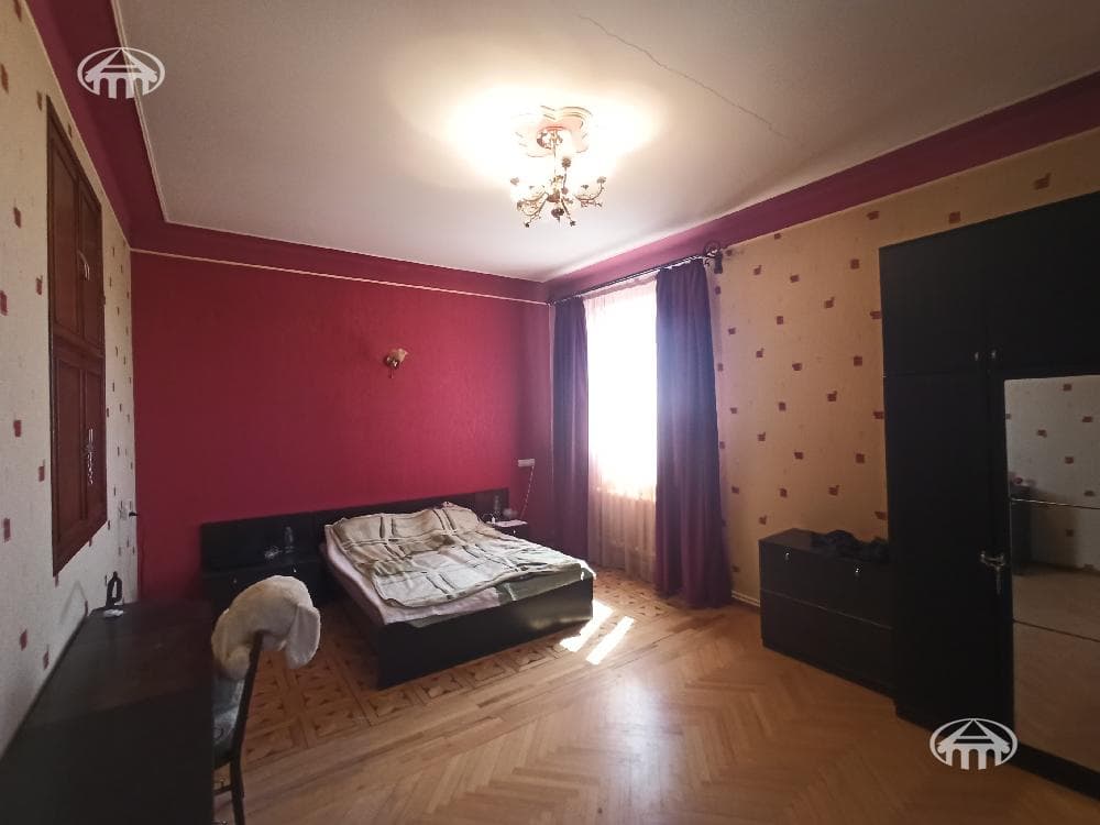 House · 8 rooms · 459 m² · Nor Nork