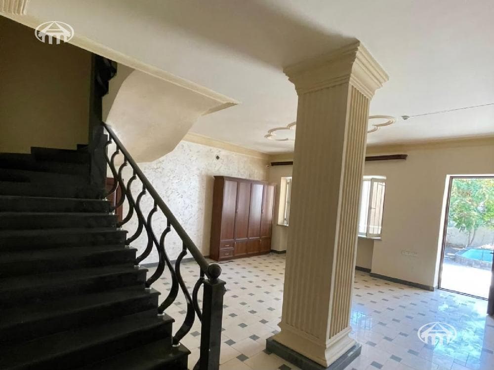 Գրասենյակ · 430 մ² · Կենտրոն