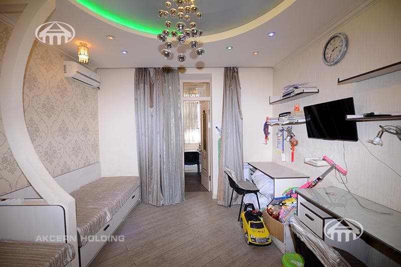 Apartment · 3 rooms · 90 m² · Kentron