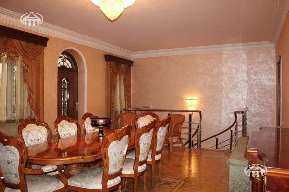 House · 330 m² · Erebuni