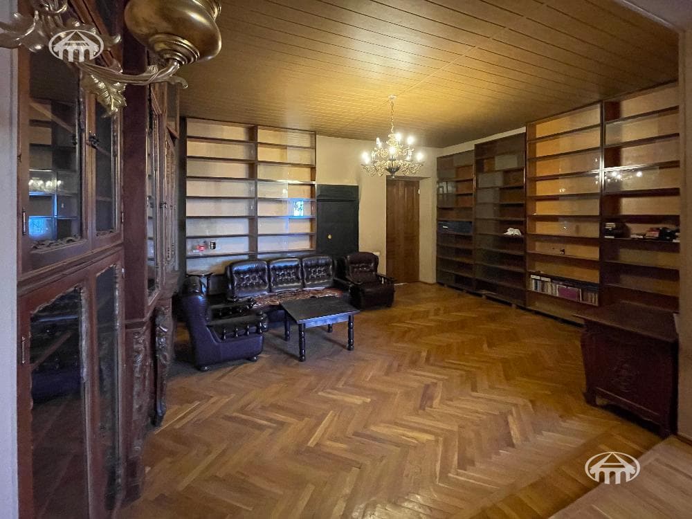 House · 6 rooms · 190 m² · Arabkir