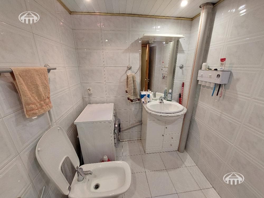 House · 5 rooms · 330 m² · Kentron