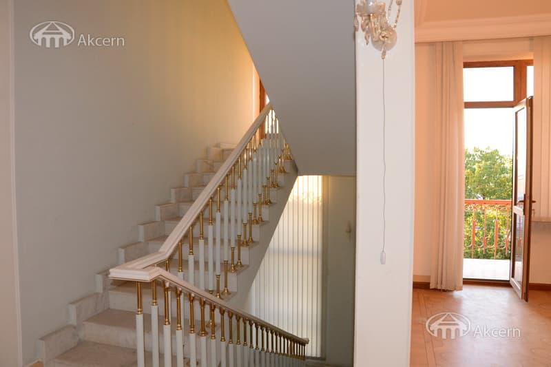 House · 8 rooms · 840 m² · Nork-Marash
