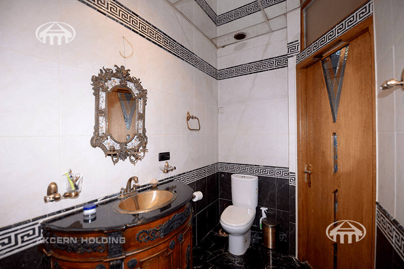 Квартира · 5 комн. · 210 м² · Кентрон
