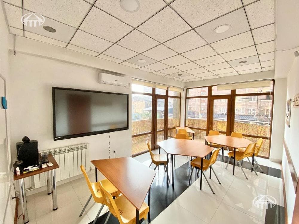 Office · 307 m² · Kentron