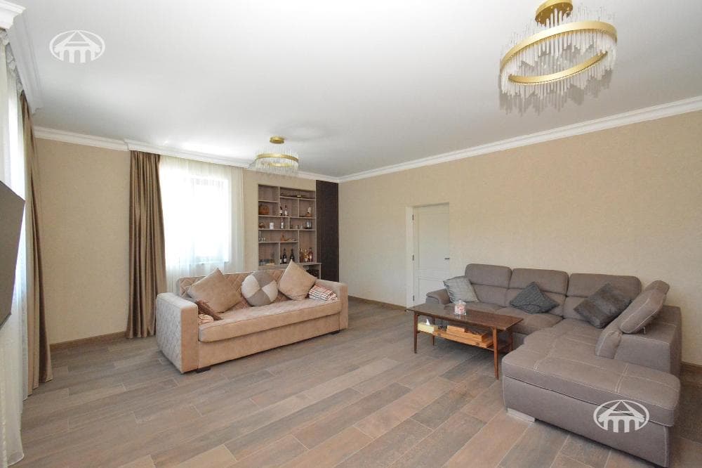 Особняк · 4 комн. · 272 м² · Птгни