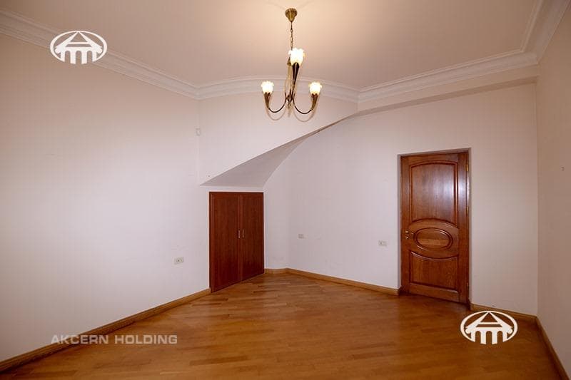 Особняк · 7 комн. · 243 м² · Кентрон