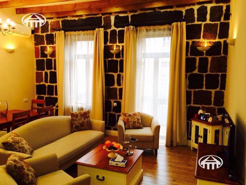 Բնակարան · 2 սեն. · 77 մ² · Կենտրոն