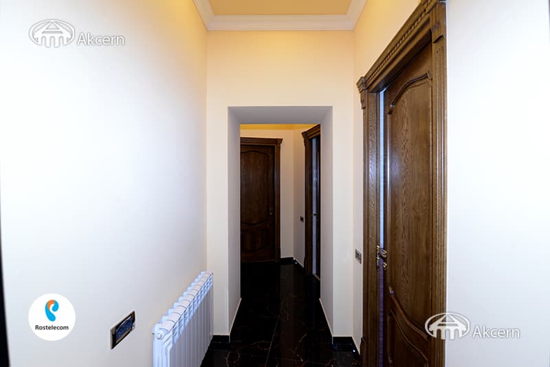 Квартира · 4 комн. · 180 м² · Кентрон