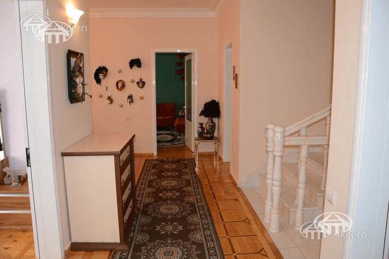 Mansion · 7 rooms · 560 m² · Kentron