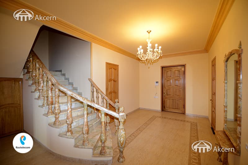 House · 6 rooms · 296 m² · Arabkir
