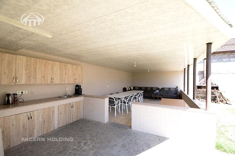 Mansion · 5 rooms · 330 m² · v. Arinj