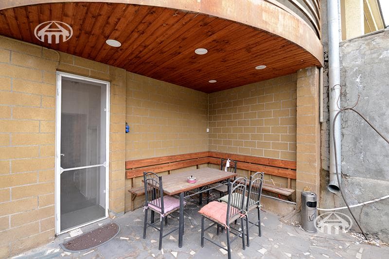 House · 6 rooms · 273 m² · Arabkir