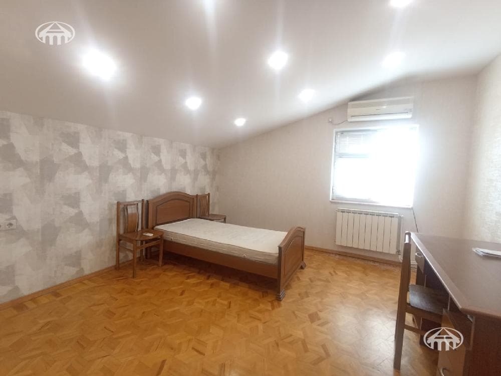 Дом · 4 комн. · 195 м² · Арабкир