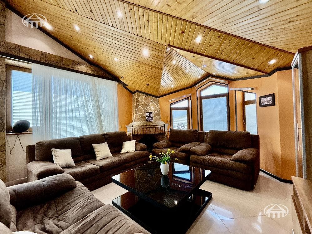 Квартира · 4 комн. · 115 м² · Кентрон